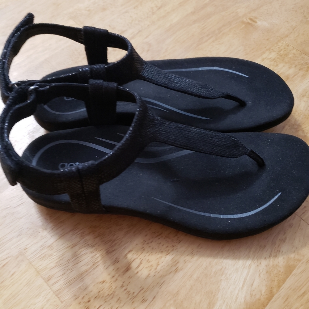 Aetrex Jane Thong Sandal, black, size 7 - Picture 2 of 3